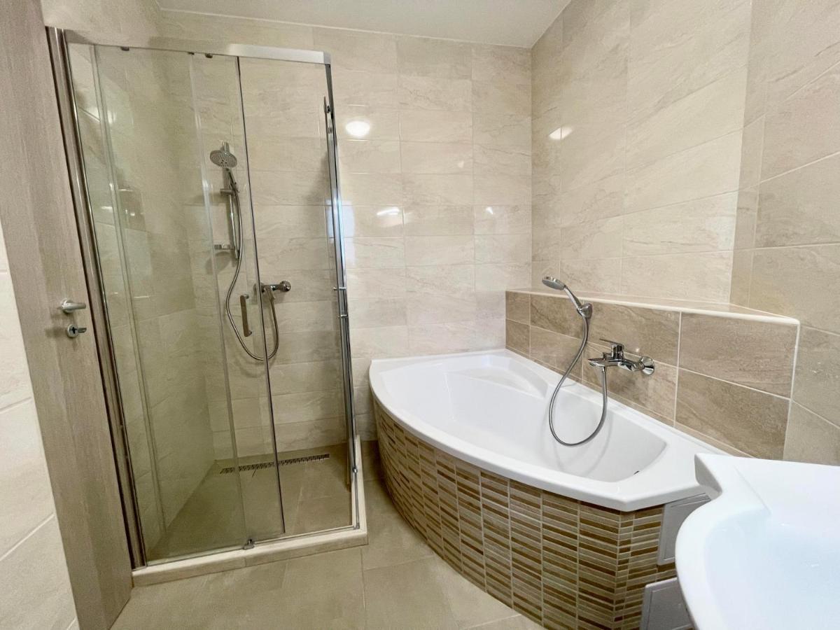 Lara Lux Apartment Hajdúszoboszló Eksteriør billede